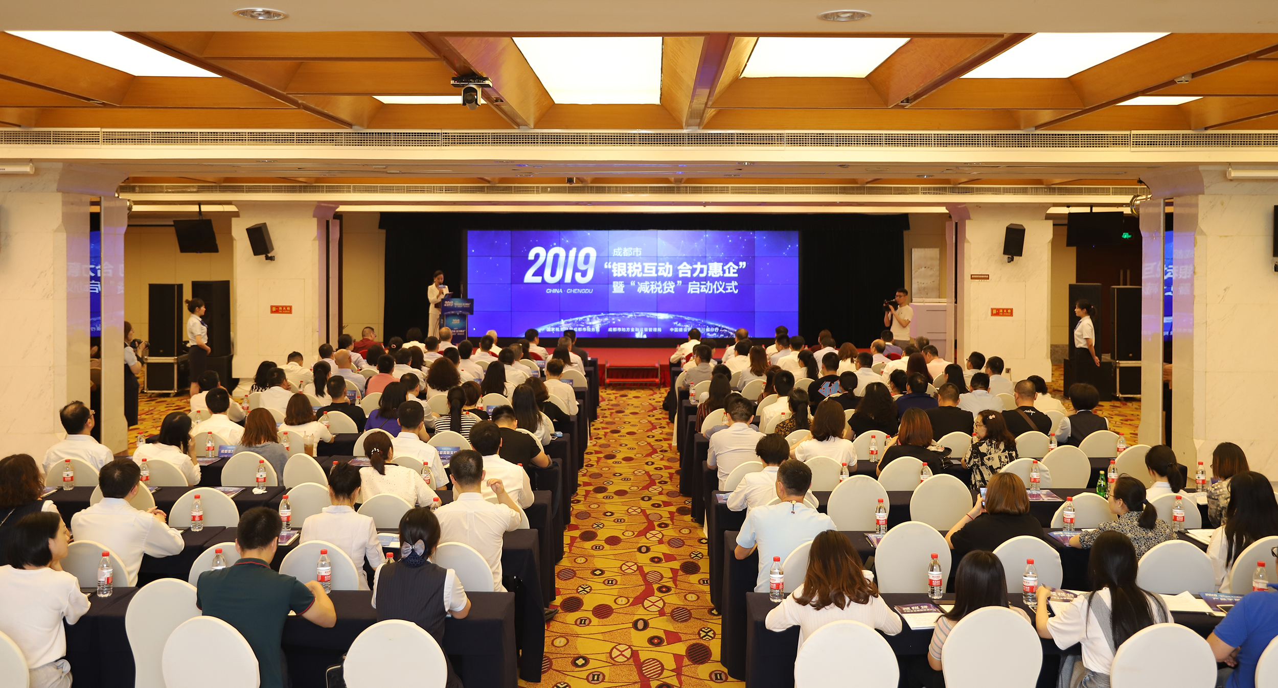 APP下载-包含里昂内部会议纪要流出：转会期官宣签约；NBA总决赛使命明确；心理建设被强调的词条