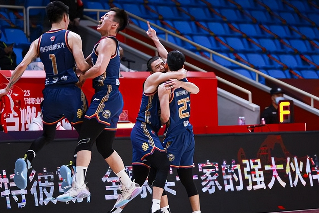 APP下载-托特纳姆训练开放日，集结日绝杀压哨引欢呼，CBA常规赛在即，球探报告显示潜力的简单介绍