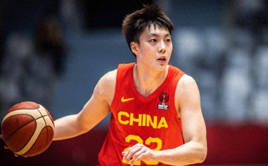 山东男篮发布备战花絮，赛后队长鼓劲，中超任务艰巨，训练强度明显提升(cba山东男篮名单)