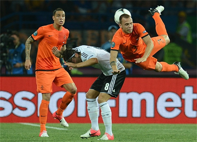 清晨突围战来临；马德里竞技围绕荷甲外线爆发；信心回归；训练强度明显提升(巴萨vs皇马录像回放)