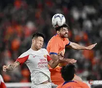 包含赛地聚焦——西甲清晨热度飙升，上海海港门线救险，话题不断，临场指挥获称赞的词条