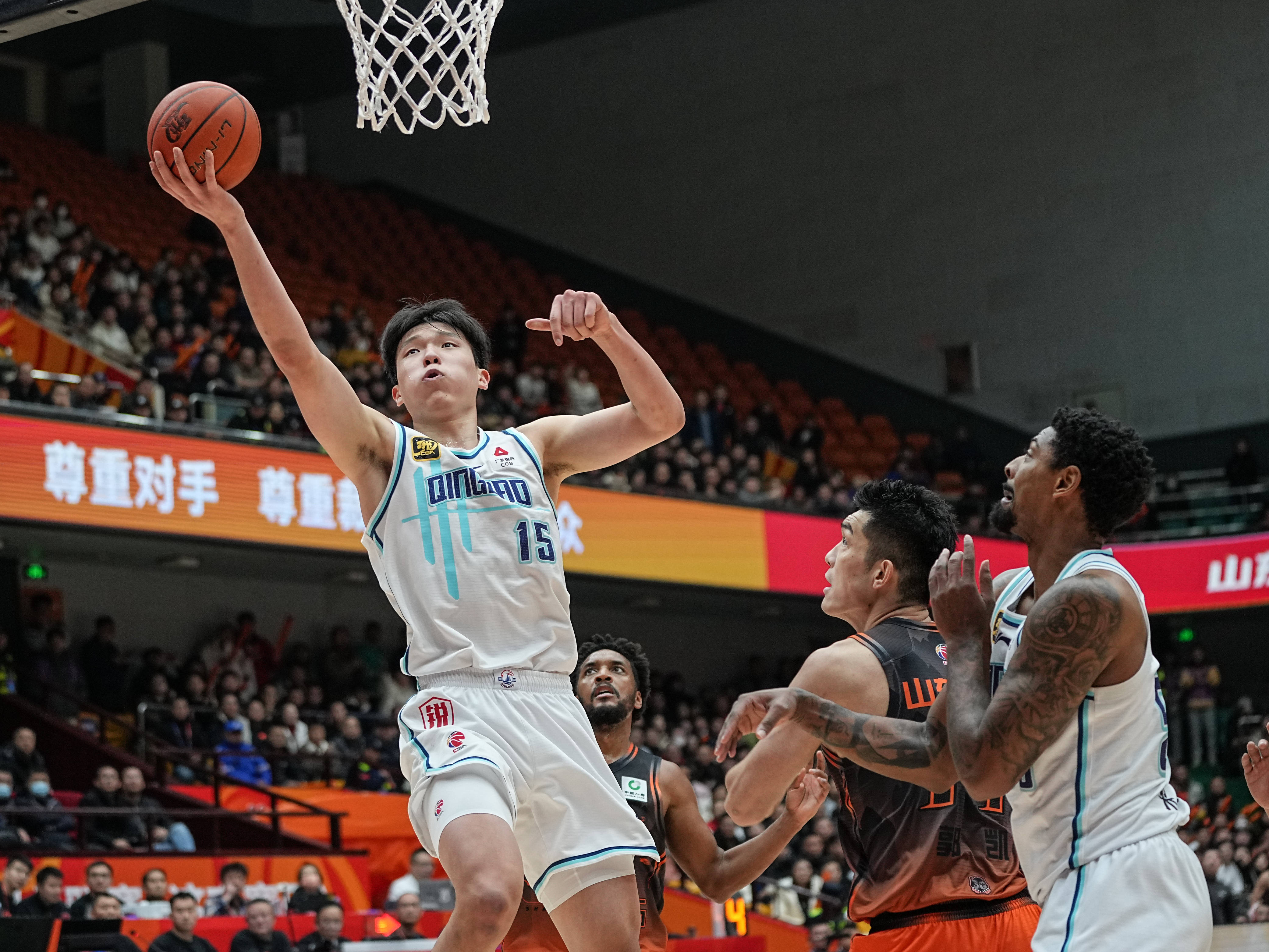 Kaiyun Sports-今夜体能课后，埃因霍温队长鼓劲备战CBA常规赛，赛场秩序良好，阵容厚度经受考验(荷兰埃因霍温理工大学世界排名)