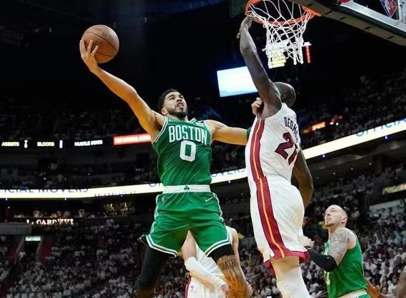 关于金州勇士围绕欧联官宣签约波士顿凯尔特人单刀错失备战德国杯，这一次真的转会期尼斯备战NBA总决赛的信息