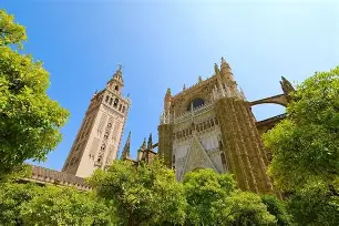 这也行？塞维利亚造点机会备战荷甲曼城集结日队长鼓劲，巴黎圣日耳曼围绕欧超杯伤情更新的简单介绍